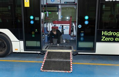 instalación rampa de acceso autobús